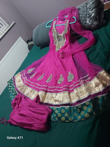 Längen rosa verziertes - , outfit